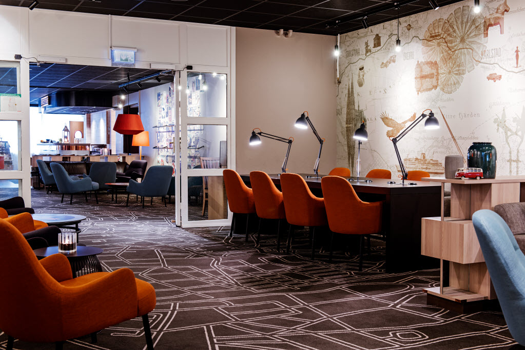 Kuvaoikeudet:: Fotograf Jimmy Eriksson AB, Tomtebogatan 30, 113 38 Stockholm, 0703 73 44 29, info@jimmyeriksson.se Scandic Umea Syd, conference lobby, working tables, working station